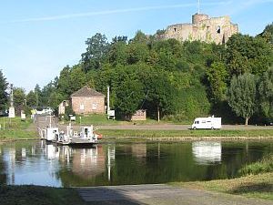 Dieses Bild hat ein leeres Alt-Attribut. Der Dateiname ist vorschau-faehre-burg-polle.jpg